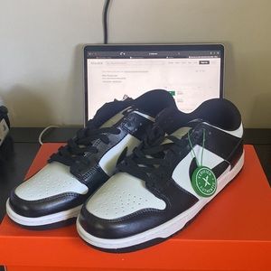 Nike Dunk Low 9.5 “Panda”